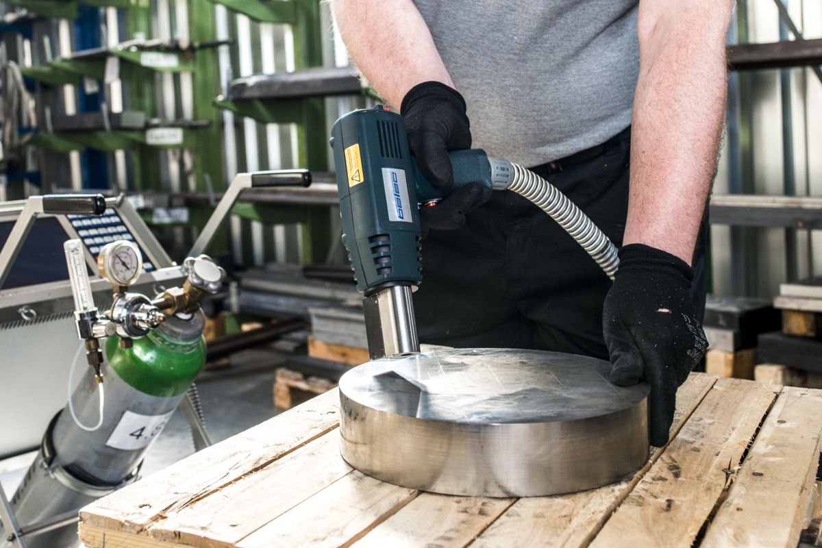 Quality control at Tennant Metall — inspecting flat bar material