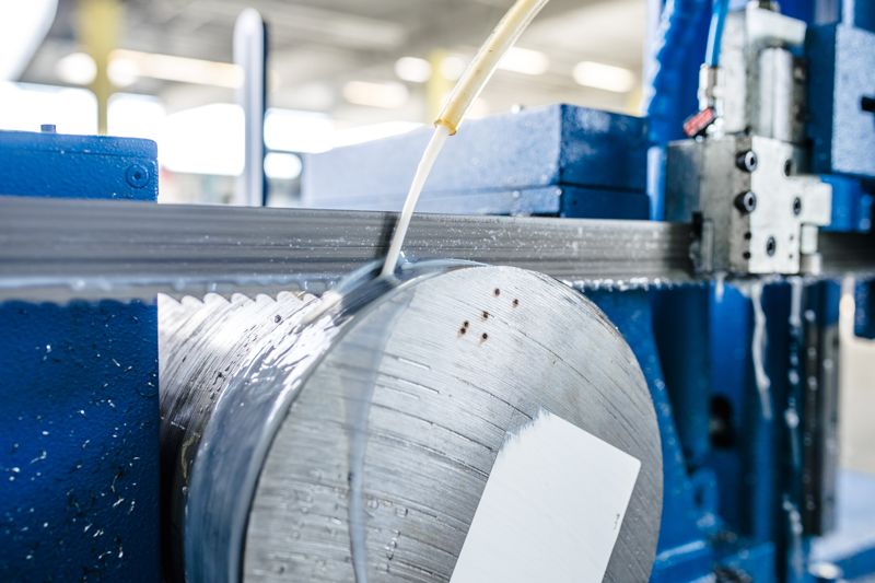 Sawing flat bar to custom length at Tennant Metall